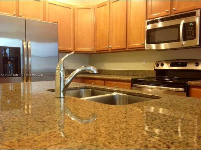 Building Photo - 2950 St Thomas Dr