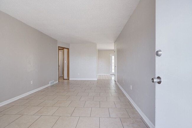 Building Photo - First Full Month's Rent Free! Spacious 3BD/1.BTH Home in Spencer