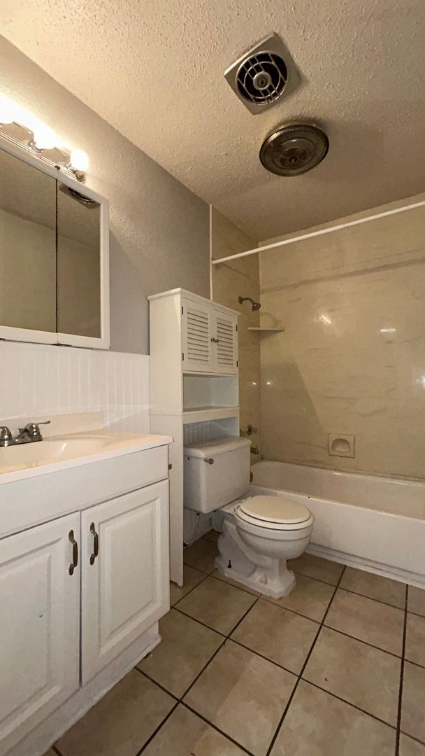 Building Photo - Hidden Gem, Walking distance to TCU!