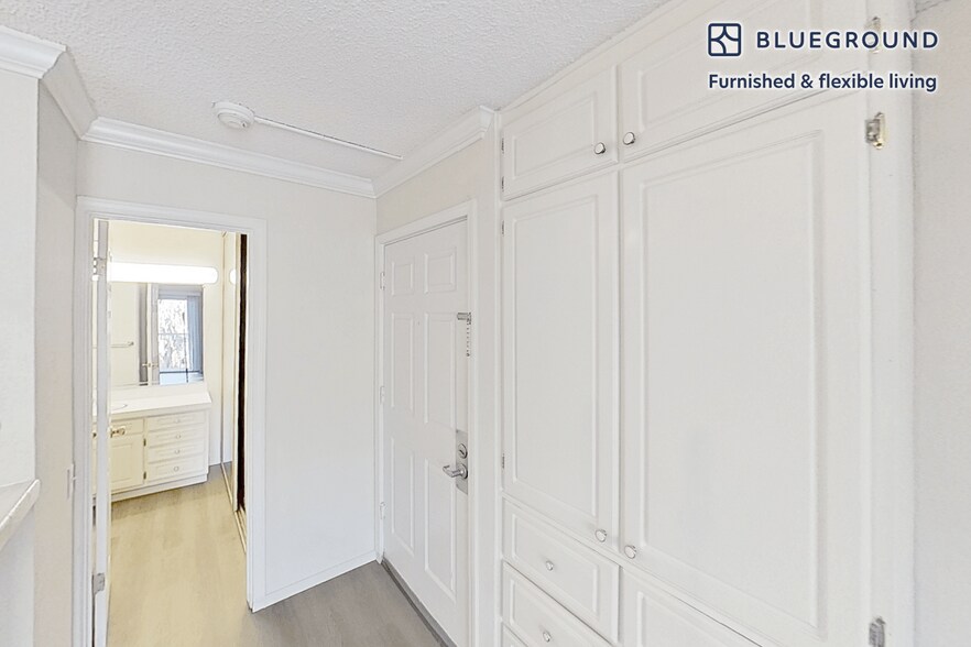 Building Photo - 555 W Middlefield Rd