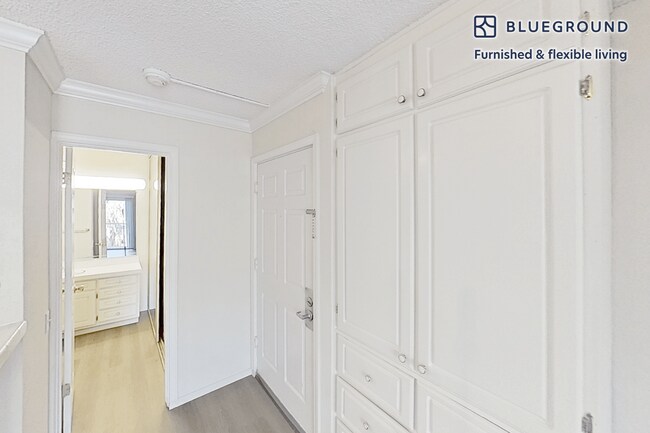 Building Photo - 555 W Middlefield Rd