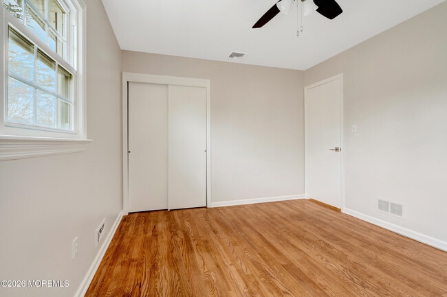 Building Photo - 429 Lake Ave