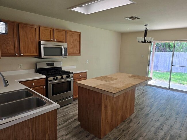 Building Photo - 2011 Garrison Dr