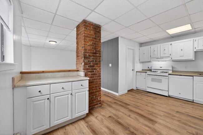 Building Photo - 42 Almont St