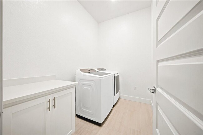 Building Photo - 12725 Parakeet Wy