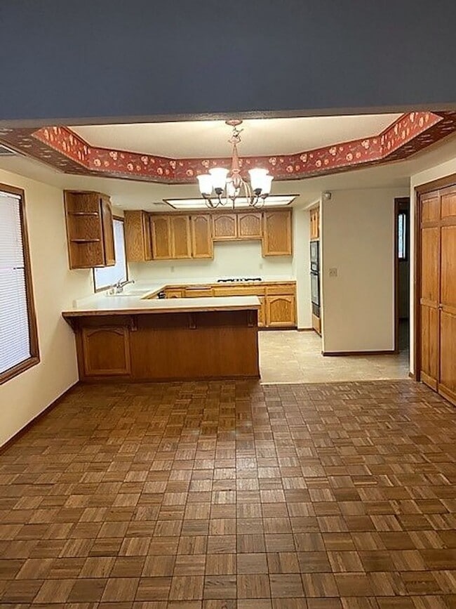 Building Photo - Westside Home w/ Pool
