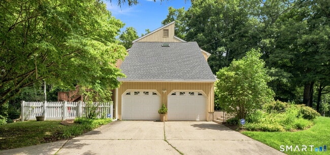 Building Photo - 40 Rockledge Dr