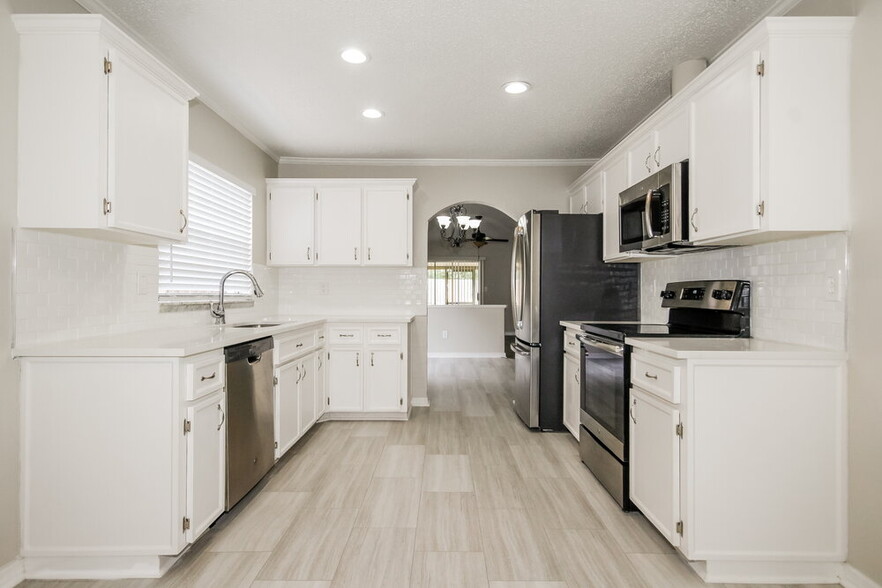 Building Photo - 1554 Thistledown Dr