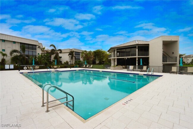 Building Photo - 788 Park Shore Dr