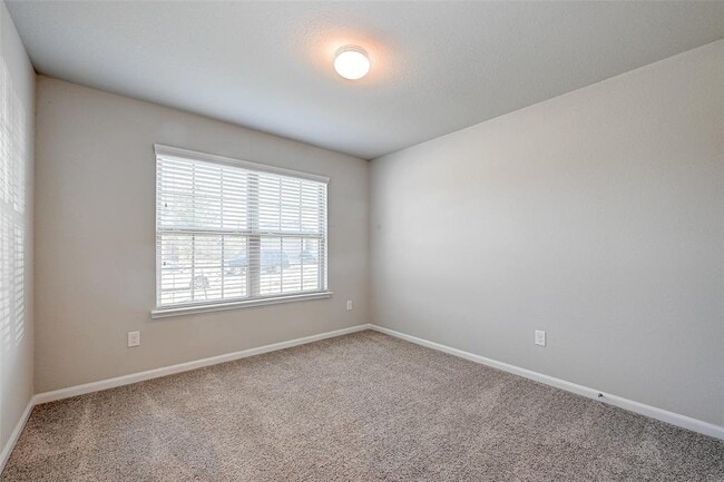 Building Photo - 611 Harvest Bluff Dr