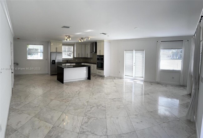 Building Photo - 3375 Percival Ave