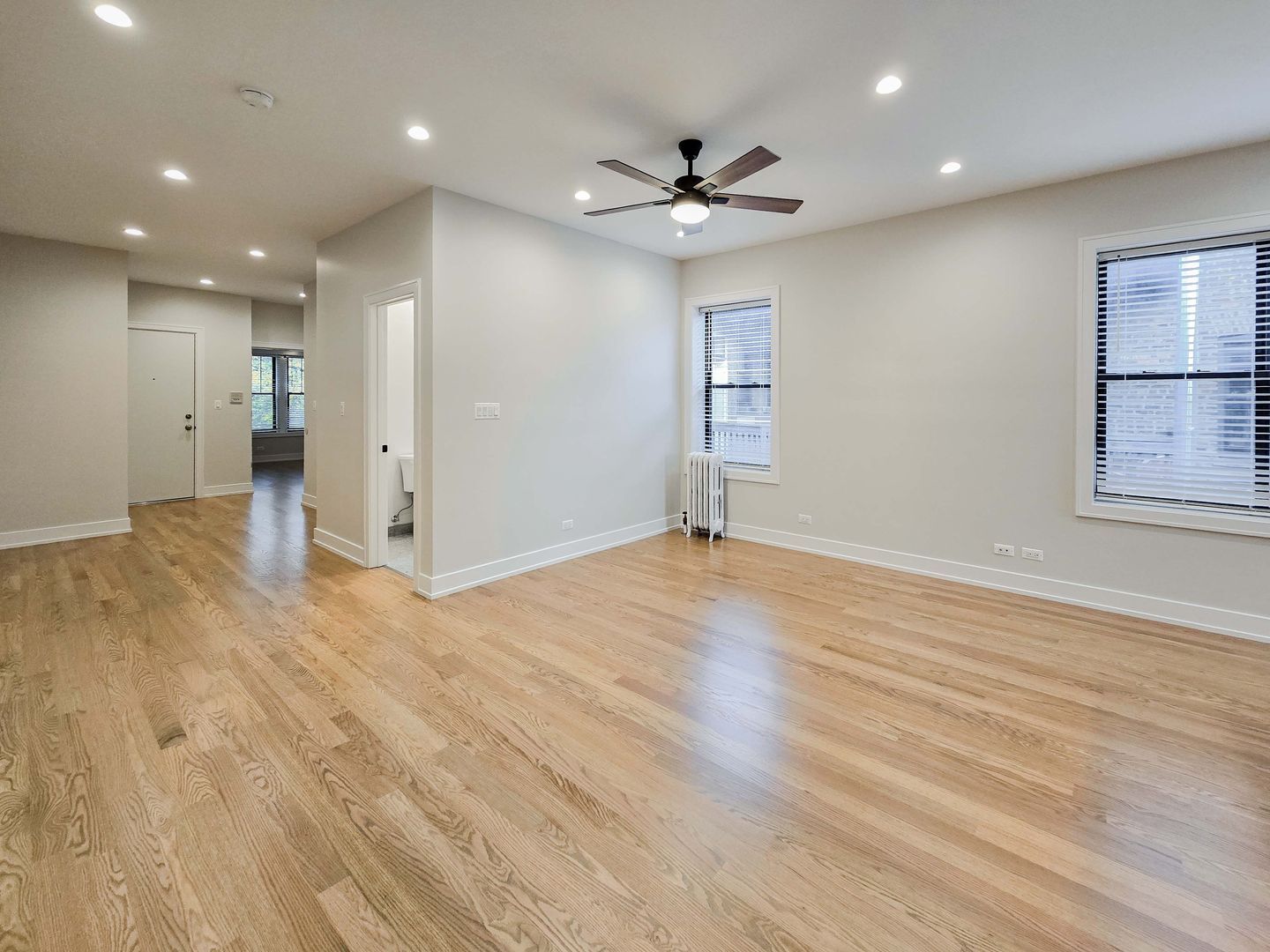 Building Photo - 4949 N Oakley Ave