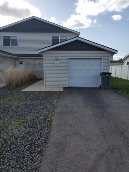 Primary Photo - 5209 E Upriver Dr