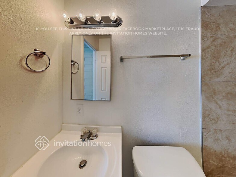 Building Photo - 5849 N 62nd Dr