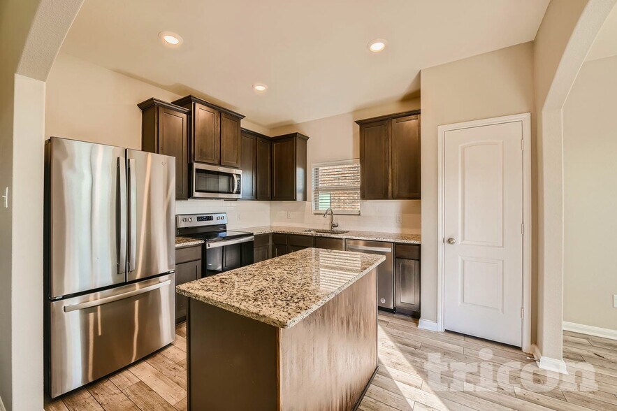 Building Photo - 1833 Chesapeake Dr