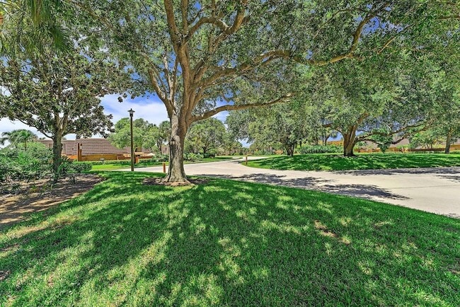 Building Photo - 1950 19th Ct