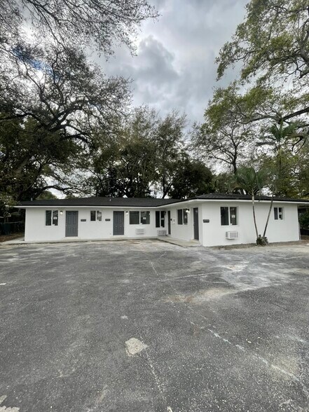 Building Photo - 512 NE 166th St