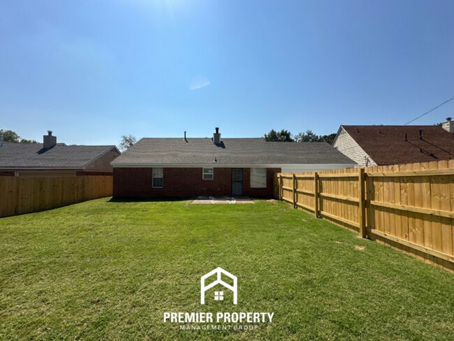 Building Photo - 6726 State Line Rd