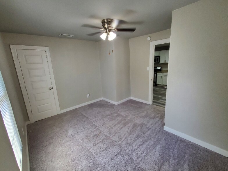 Building Photo - 1623 E Waco Ave