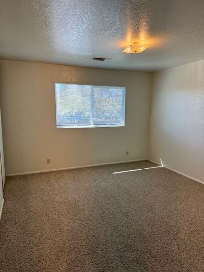 Building Photo - 863 Shiloh Ct