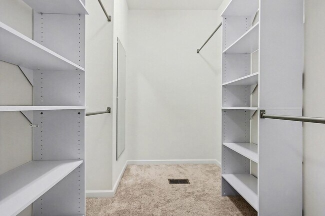 Building Photo - Spacious and Well Maintained Townhome in Austin Creek