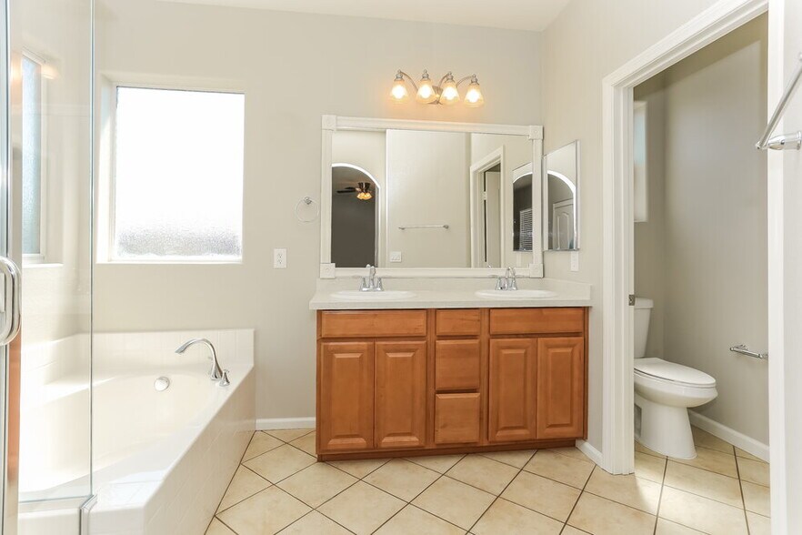 Building Photo - 9308 Euphoria Rose Ave