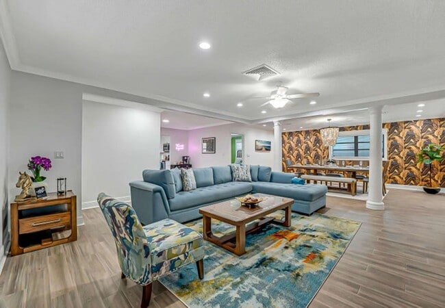 Building Photo - 532 N Palmway