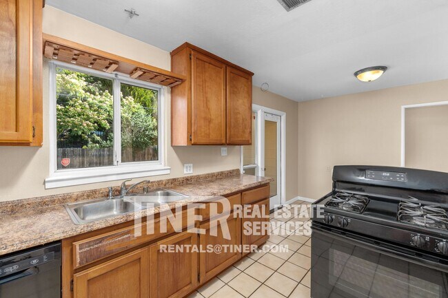 Building Photo - 4053 Cornelia Way