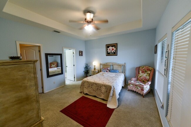 Building Photo - 10 Golf House Rd