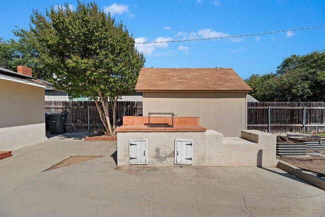 Building Photo - 4570 Emerson St