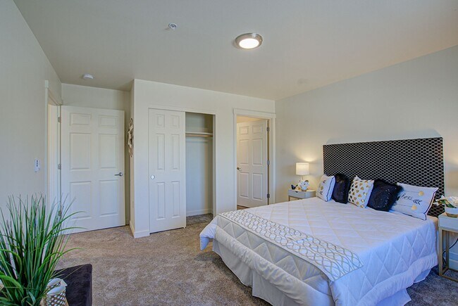 Building Photo - Country Living with Modern Flair: Wake up to the sounds of nature, Live Minutes from Everything