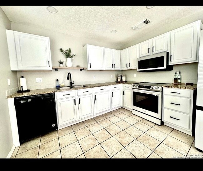 Building Photo - 10142 Amber Flora Dr