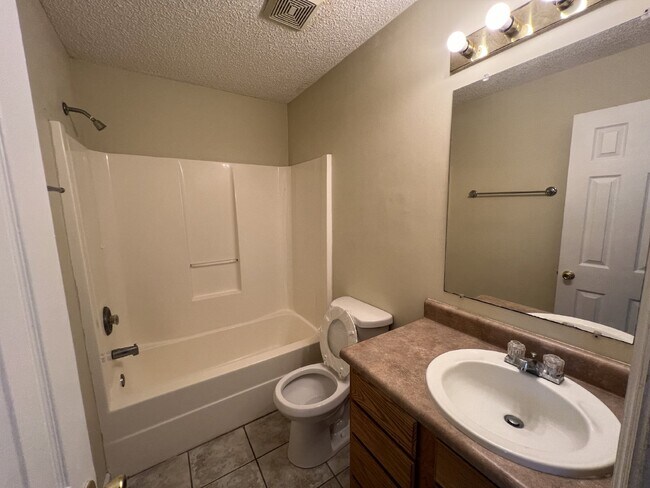 Building Photo - Apartment for Rent