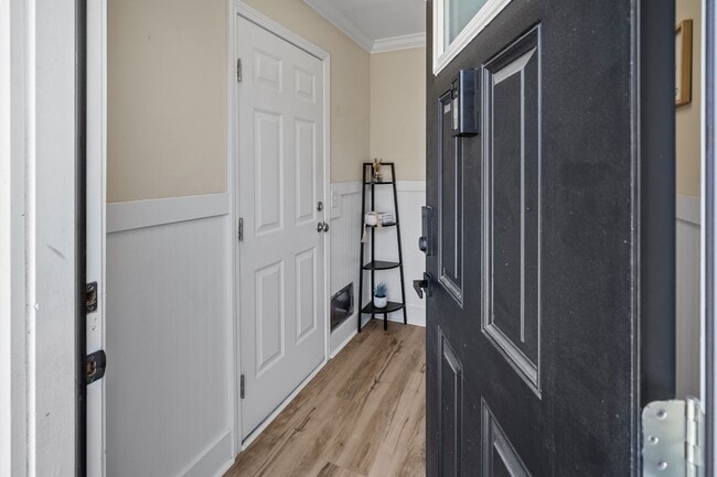 Building Photo - 3 Bedroom Townhome Across from Richmond Hill Golf Club
