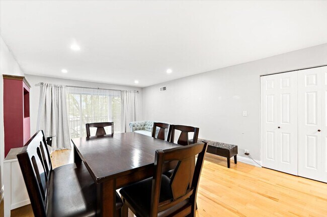 Building Photo - 5300 Carriage Way Dr