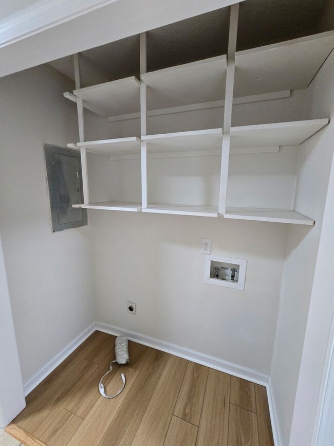 Building Photo - Renovated Home 3 bedroom 1.5 bath with new privacy wooden fence
