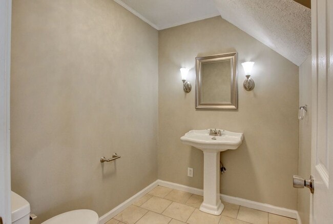 Building Photo - Three Bedroom in Hopkinsville, KY