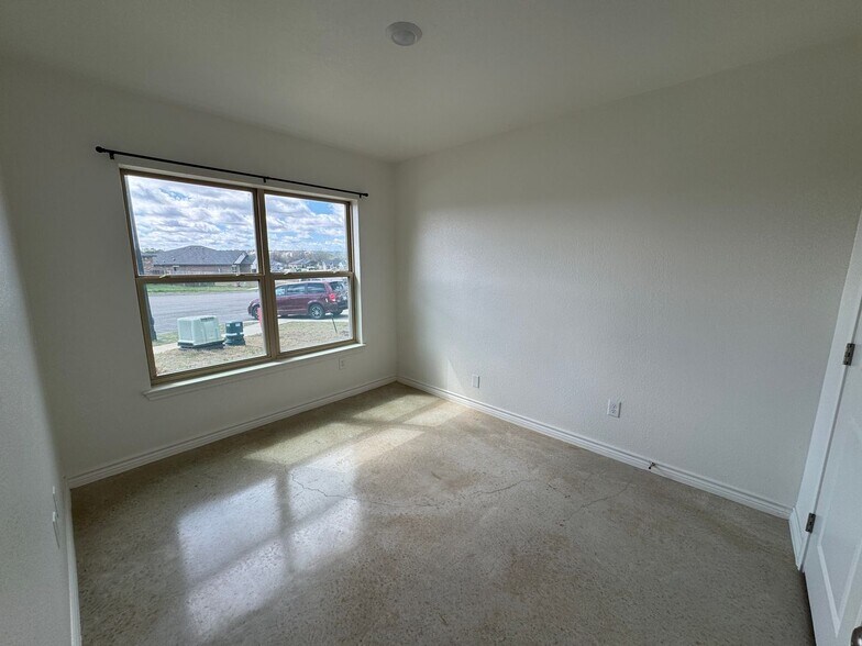 Building Photo - 1234 Lehmann Dr