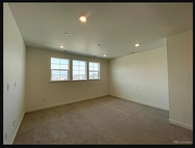 Building Photo - Beautiful Home with a In Law Suit