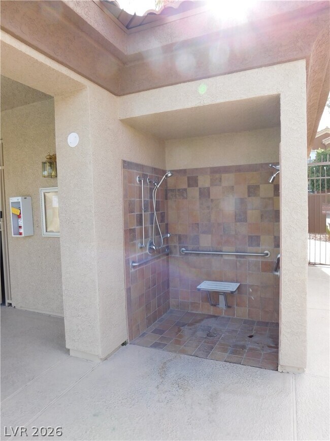 Building Photo - 3965 Palm Beach St