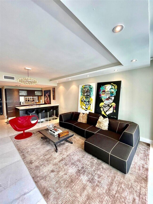 Building Photo - 200 Biscayne Blvd Way