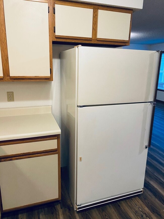 Building Photo - 2 Bed 2 Bath 1 Car Garage Flat Duplex- $30...