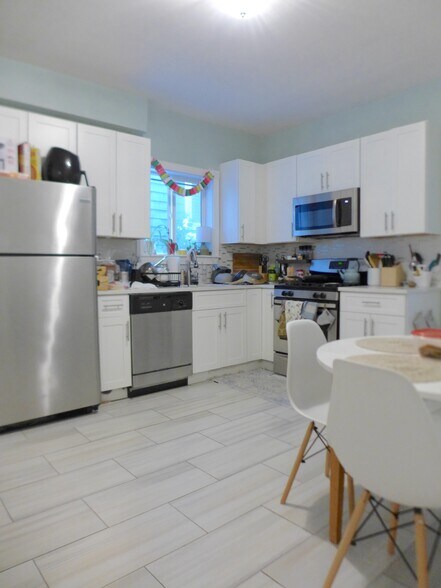 Building Photo - 6 Bucknam St