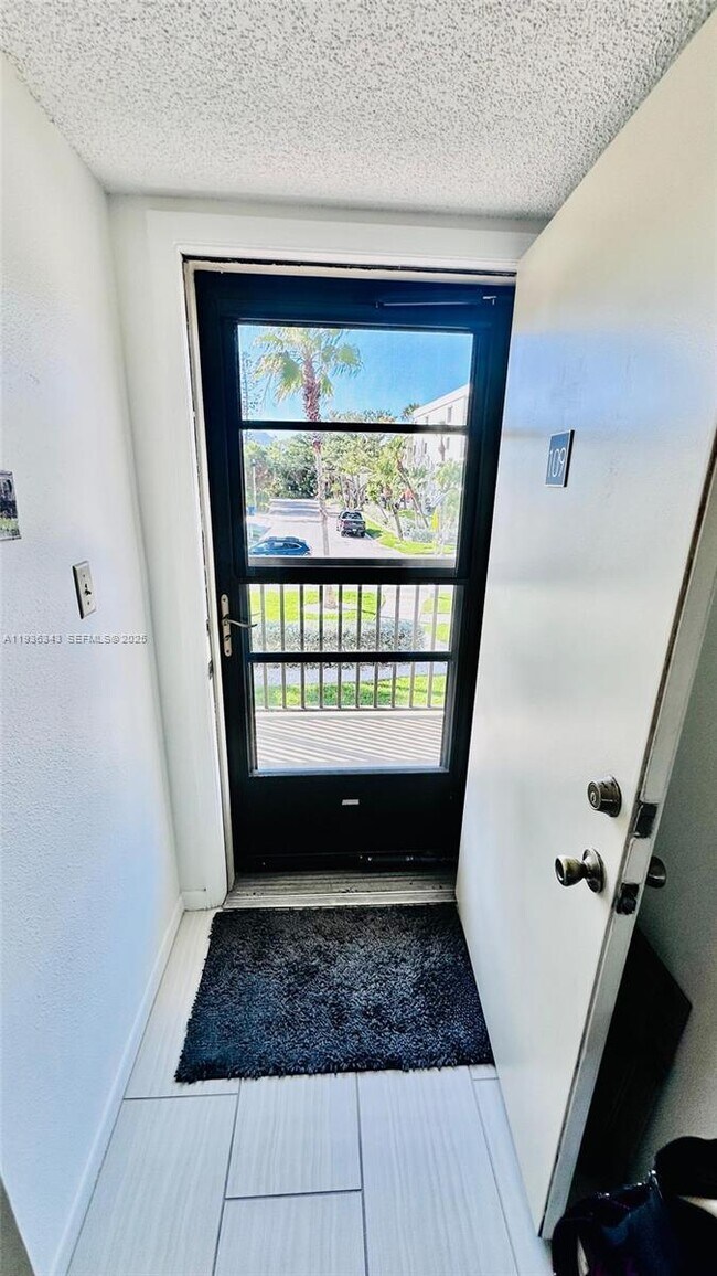 Building Photo - 3111 Pass a Grille Way