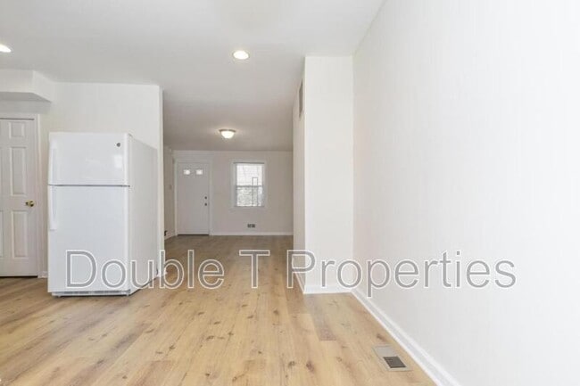 Building Photo - 3033 Seamon Ave