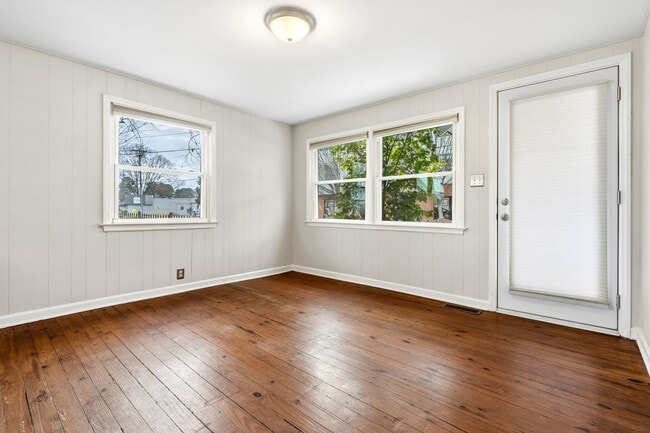 Building Photo - 2be/1ba House in the Heart Of Carrboro with Gym & Sauna