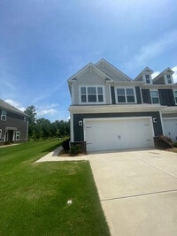 Building Photo - Spacious 3-Bedroom, 2.5-Bath Home in a Gre...