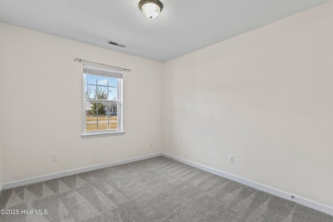 Building Photo - Charming Home in Woodbury Farms