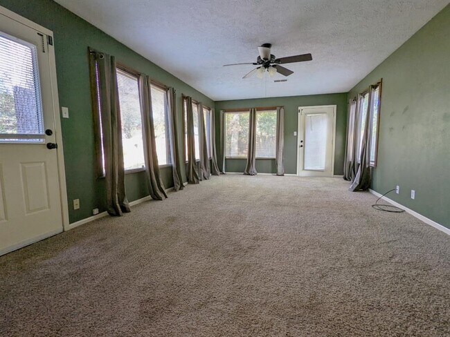 Building Photo - 22 Woody Creek Dr
