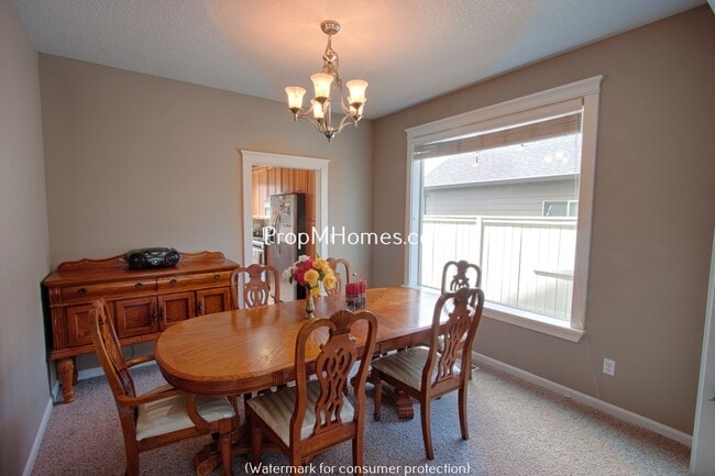 Building Photo - Beautiful Five Bedroom Craftsman Style Home in Molalla!